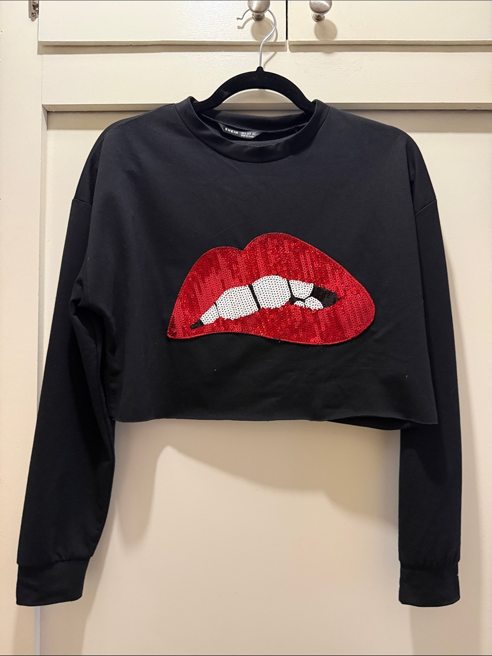 SHEIN Black Cropped Long-Sleeve Top with Red Sequin Lip Applique